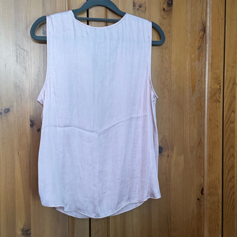 Banana Republic Blush Pink Satin Sleeveless Blouse Size M 19"x24" - Picture 2 of 3